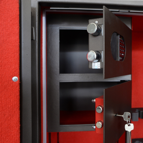 Griffon GD 700 T E GLASS karastatud klaasiga relvakapp vintpüssidele, püstolitele ja laskemoonale